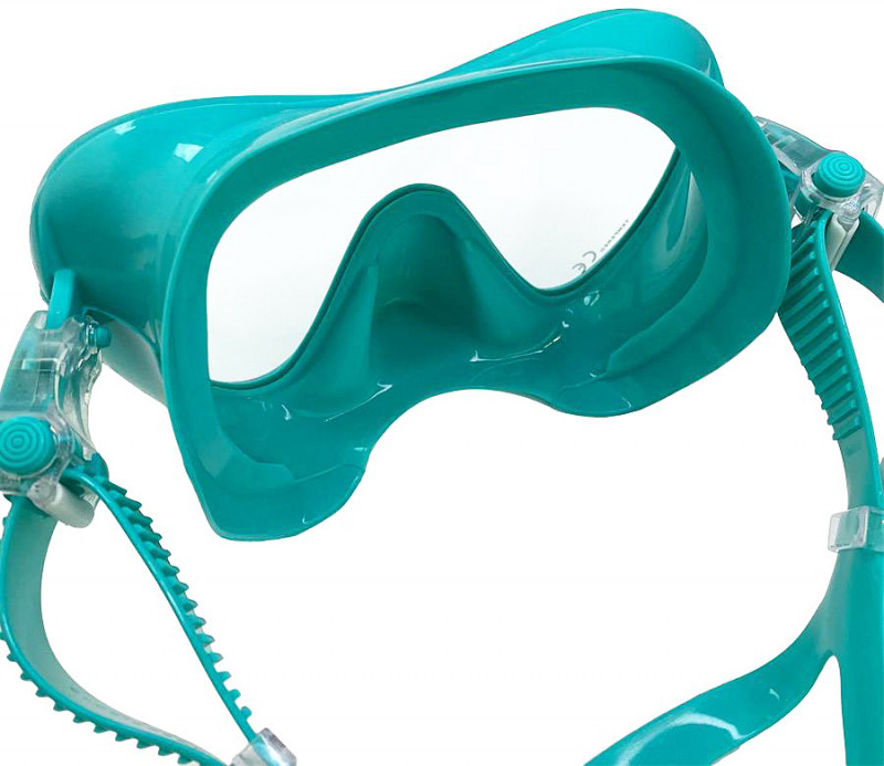 Современная технология безрамного производства снижает вес, улучшает прилегание к лицу и снижает вероятность протечки даже при не самой аккуратной эксплуатации.