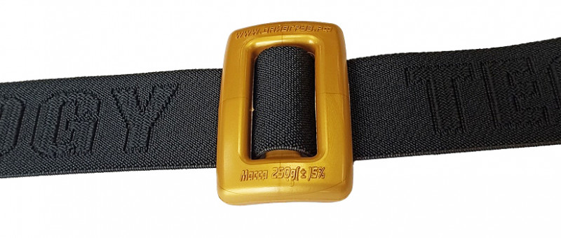 Благодаря обрезиненному покрытию груз хорошо фиксируется на поясе и не двигается.