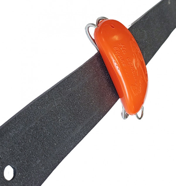 Благодаря удобному металлическому зажиму груз удобно снимать и надевать на грузовой ремень или грузовую систему.