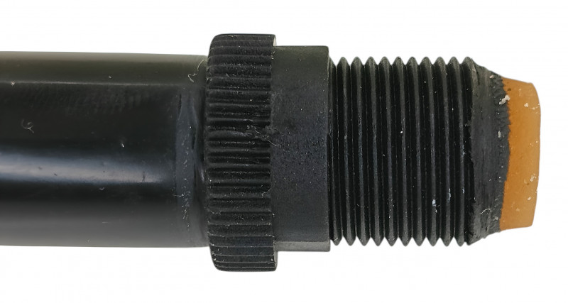 Резьбовые адаптеры М14 с двух сторон каждого тяжа из прочного пластика, устойчивого к морозу и коррозии.