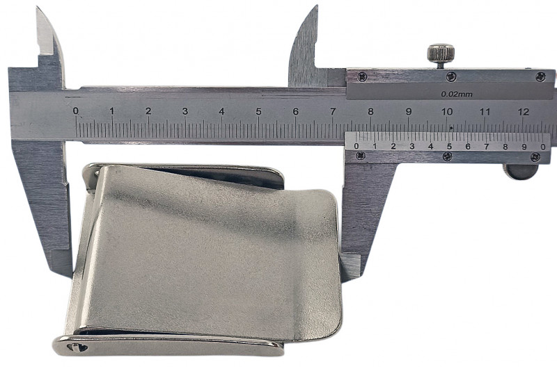 Длина пряжки - 7.6см.
