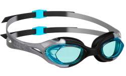 Детско-юниорские плавательные очки «ROCKET» - удобный вариант для повседневных тренировок и отдыха. Линзы с UV-защитой уберегают глаза от ультрафиолета, а покрытие от запотевания Антифог препятствует конденсации влаги на линзах.