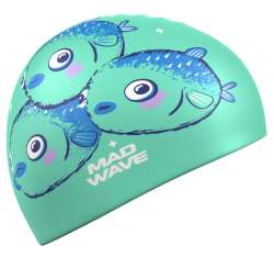 Шапочка нежно-мятного цвета с иглобрюхими рыбками фугу выглядит довольно мило, понравится и мальчикам и девочкам.