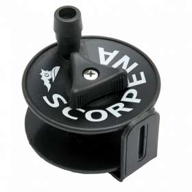 Удобная и прочная катушка СКОРПЕНА с направляющей для укладки линя полностью выполнена из пластика, что делает ее легче.